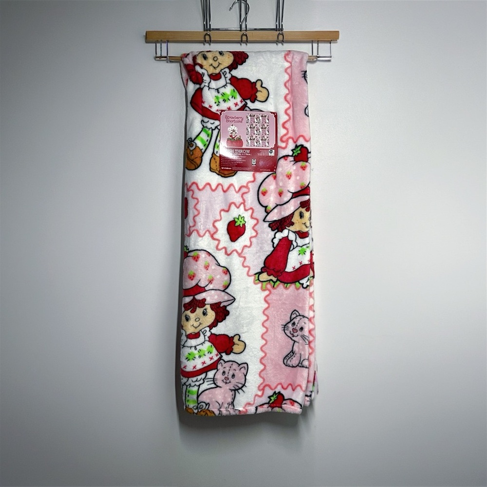 Strawberry Shortcake Viral Plush Throw Blanket. Kids/Women